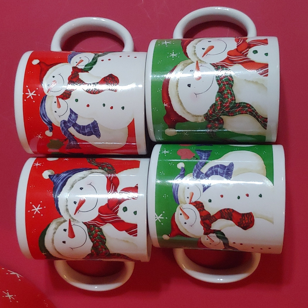 Snowman Ceramic Coffee/Tea Mugs in Decorative Box. Set Of 4. New in box